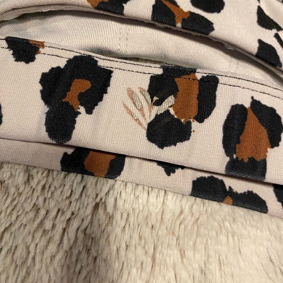 Sports bra with cut out - Picture 4 of 4